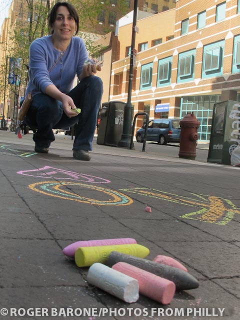 kristin groenveld drawing chalk critters on philly sidewalk