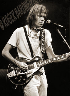 neil_young_philly_spectrum_photo_roger_barone