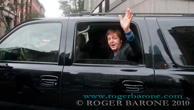 paul mccartney hotel waving